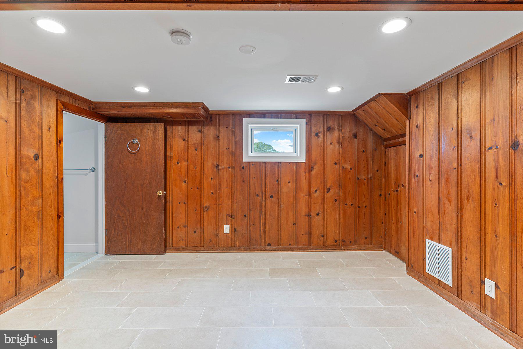 BROOKE MANOR - Residential