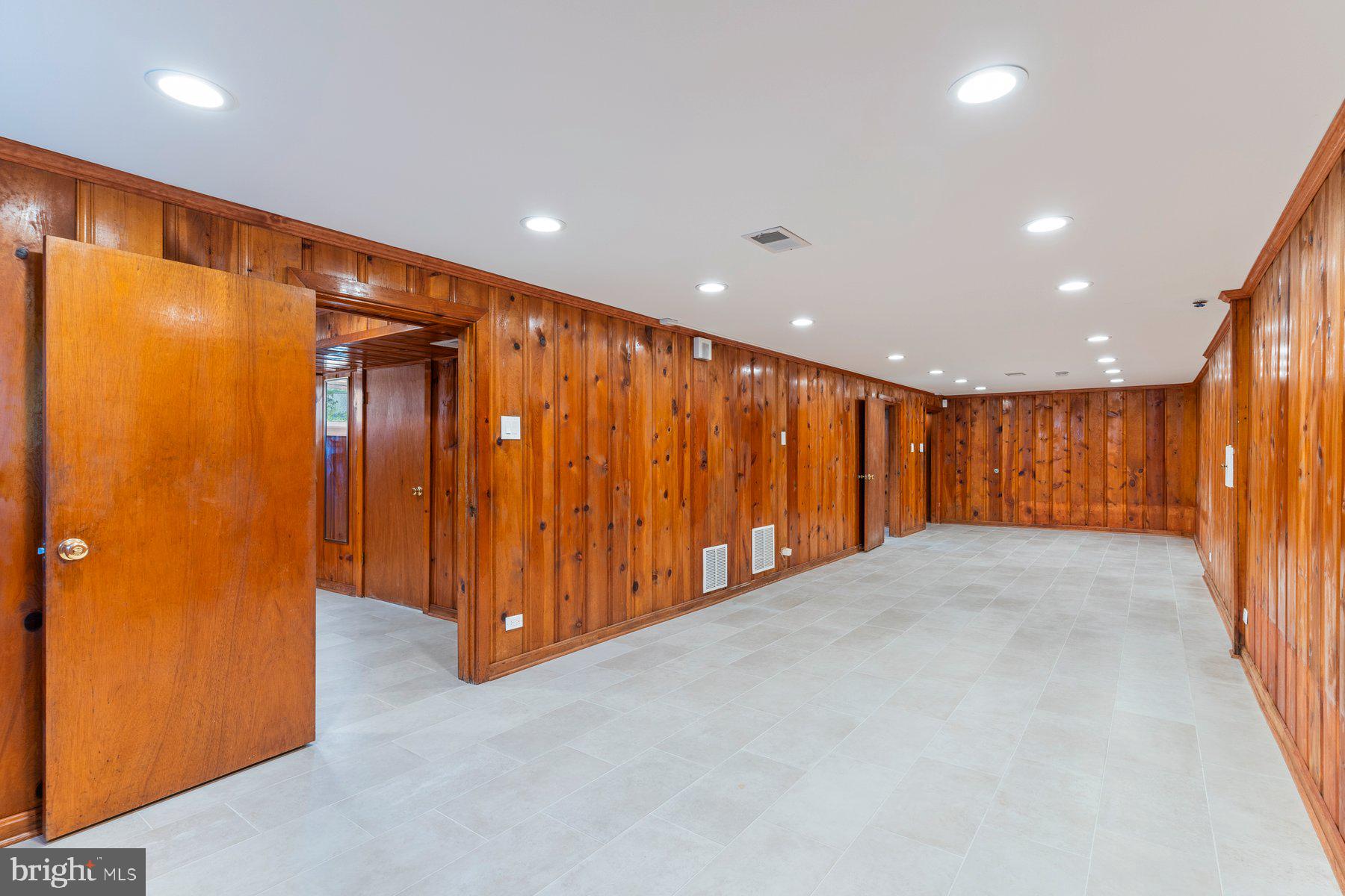 BROOKE MANOR - Residential