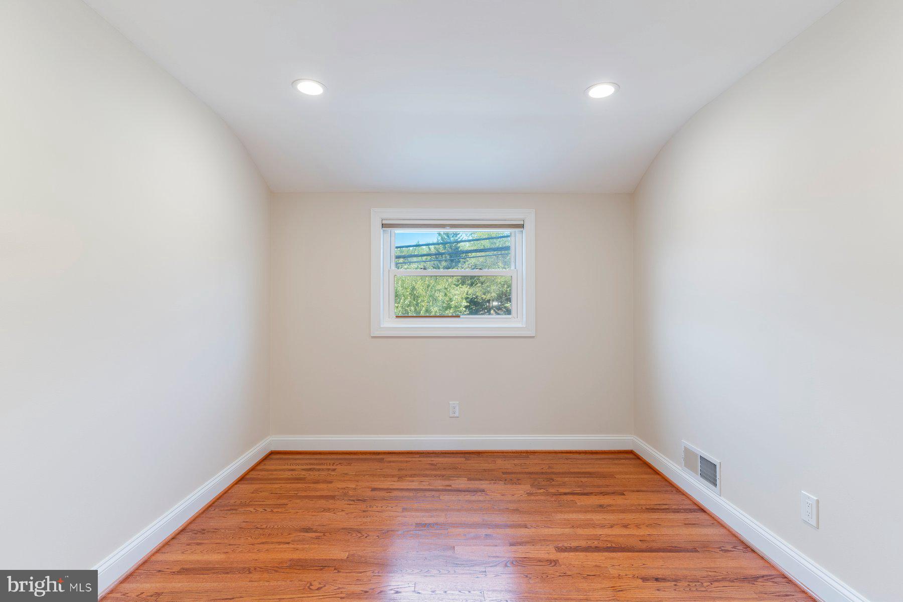 BROOKE MANOR - Residential