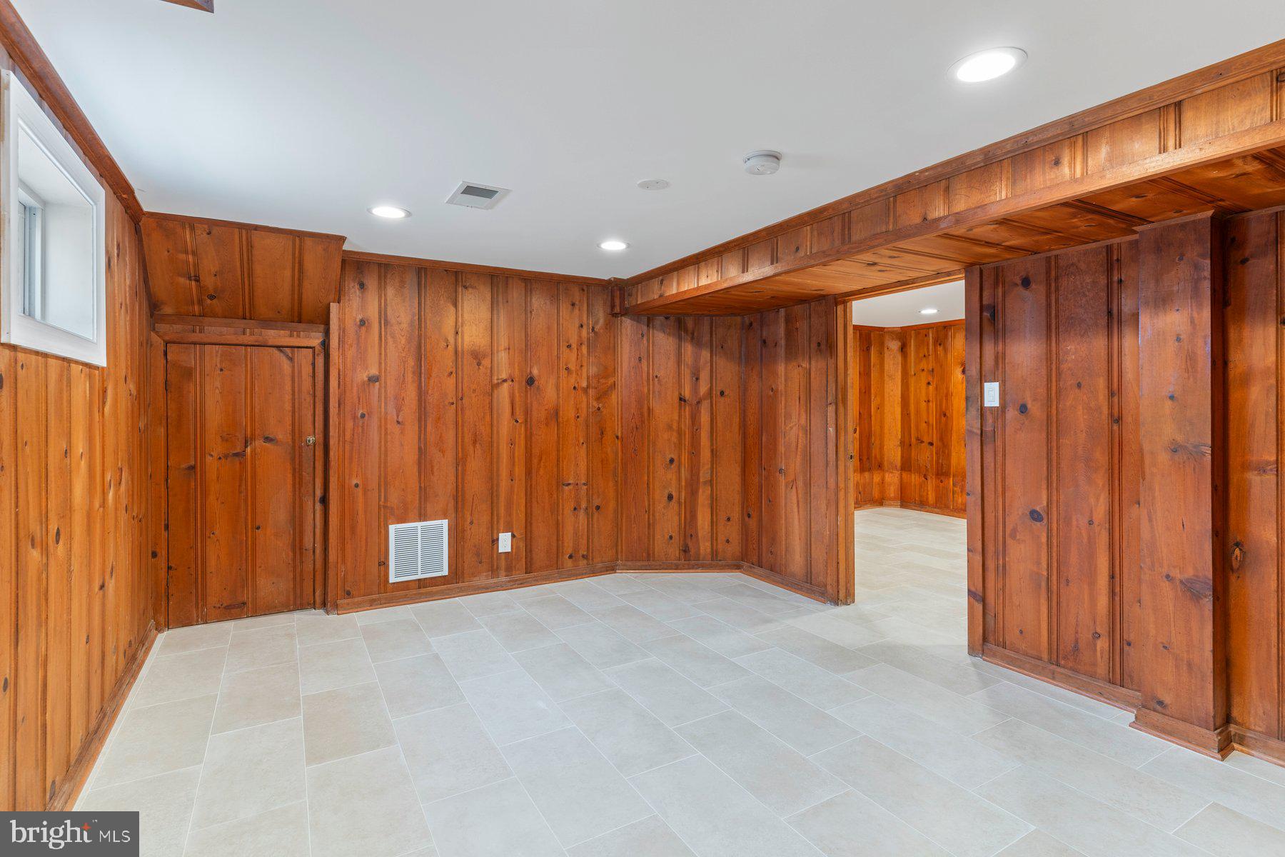 BROOKE MANOR - Residential