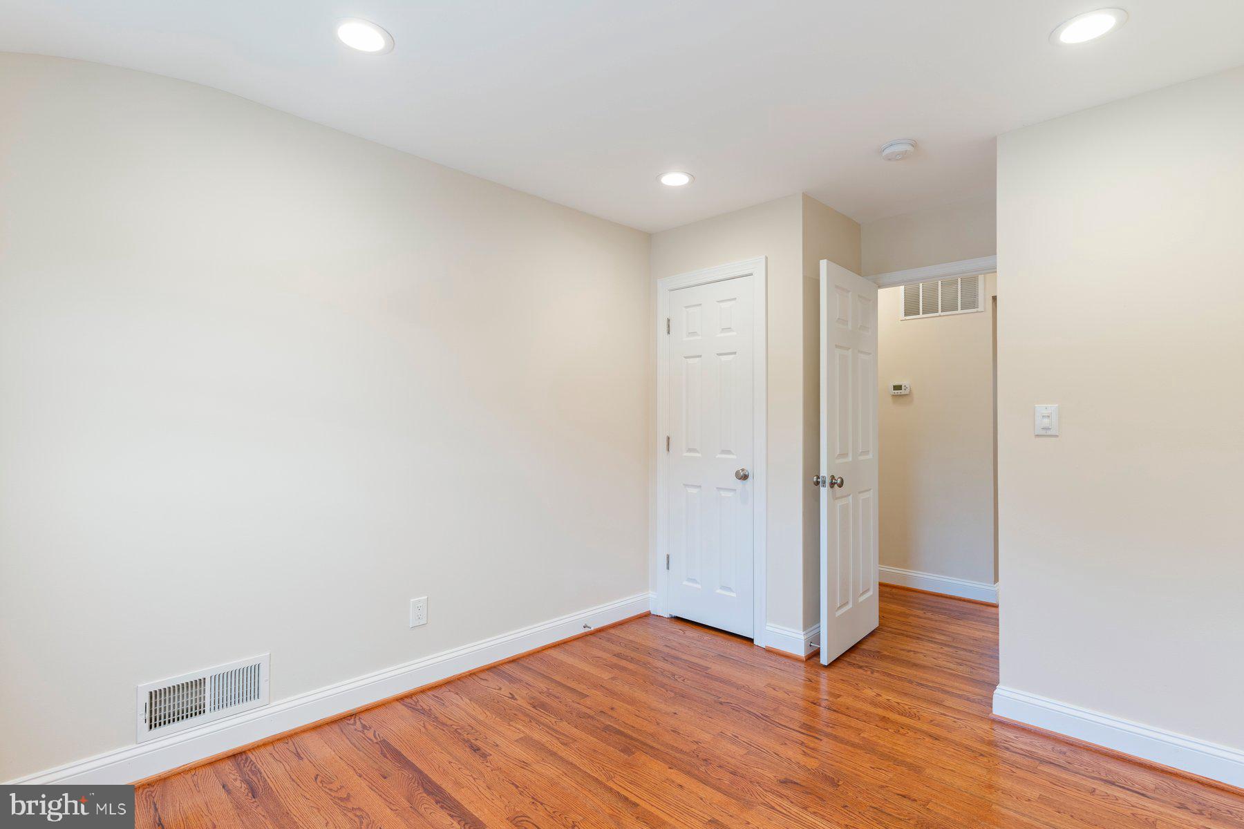 BROOKE MANOR - Residential