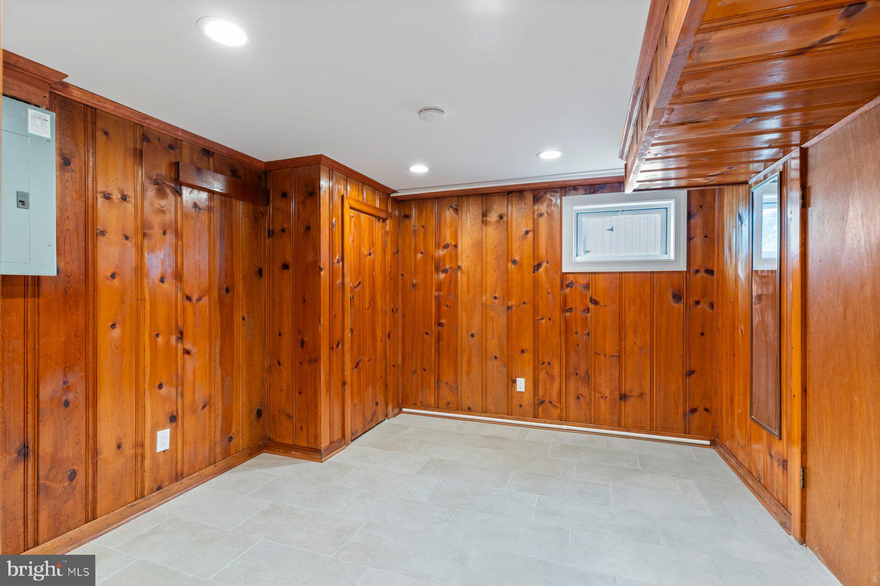 BROOKE MANOR - Residential