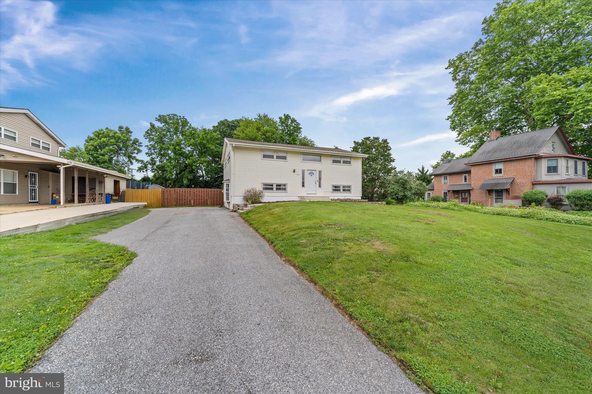 1735 LIMESTONE ROAD