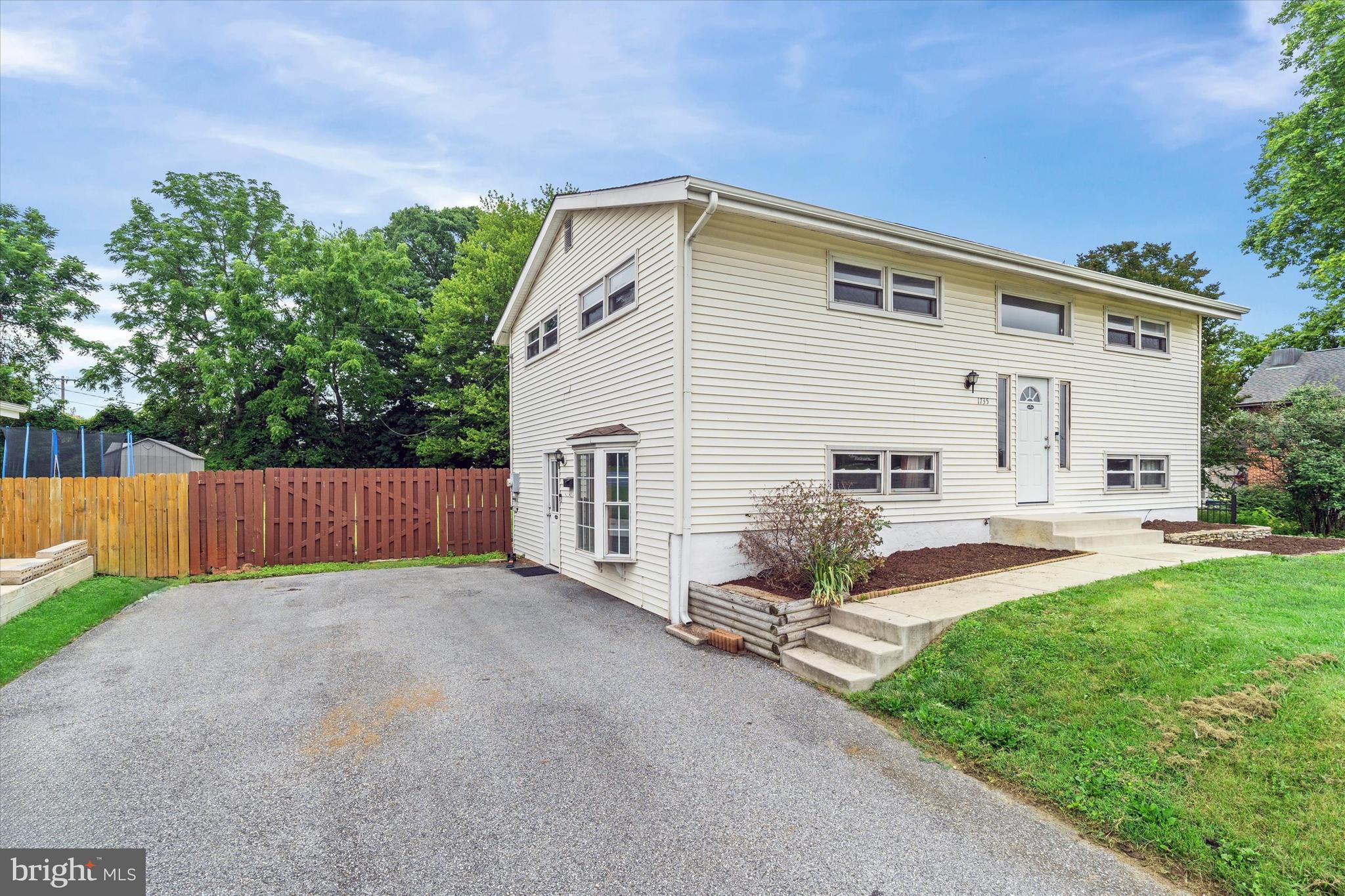 1735 LIMESTONE ROAD