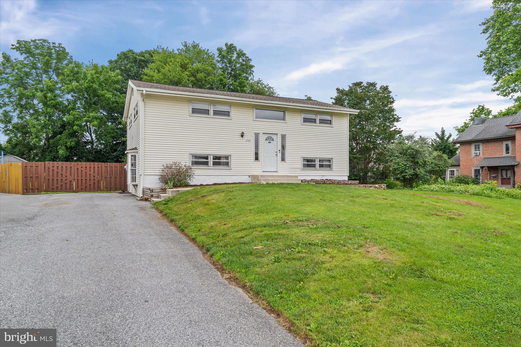 1735 LIMESTONE ROAD