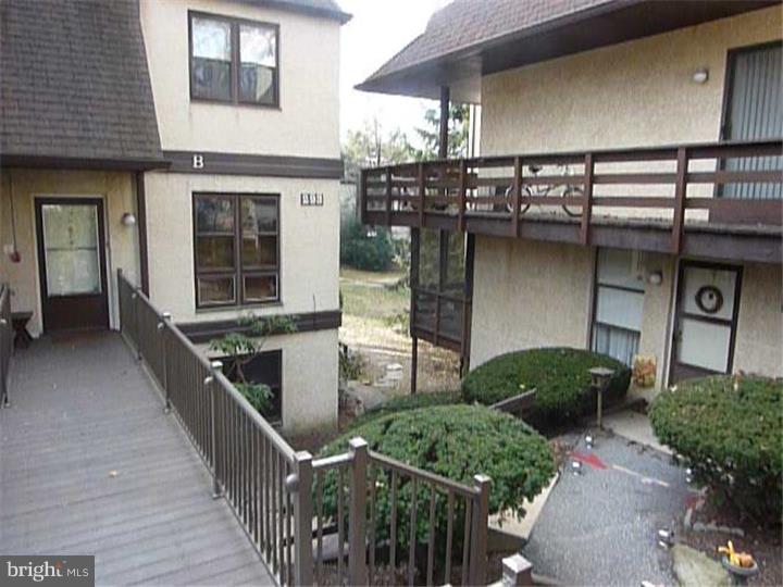 End unit condo - 1 bedroom, 1 bath - $950 per month plus all utilities - modern kitchen - hardwood floors- washer/dryer in unit - enclosed patio - condo fees included in rent (water, sewer, gas, trash and snow removal, lawn and exterior maintenance, building insurance and club house and pool membership). Convenient to Manyunk and Ridge Ave. shops and restaurants