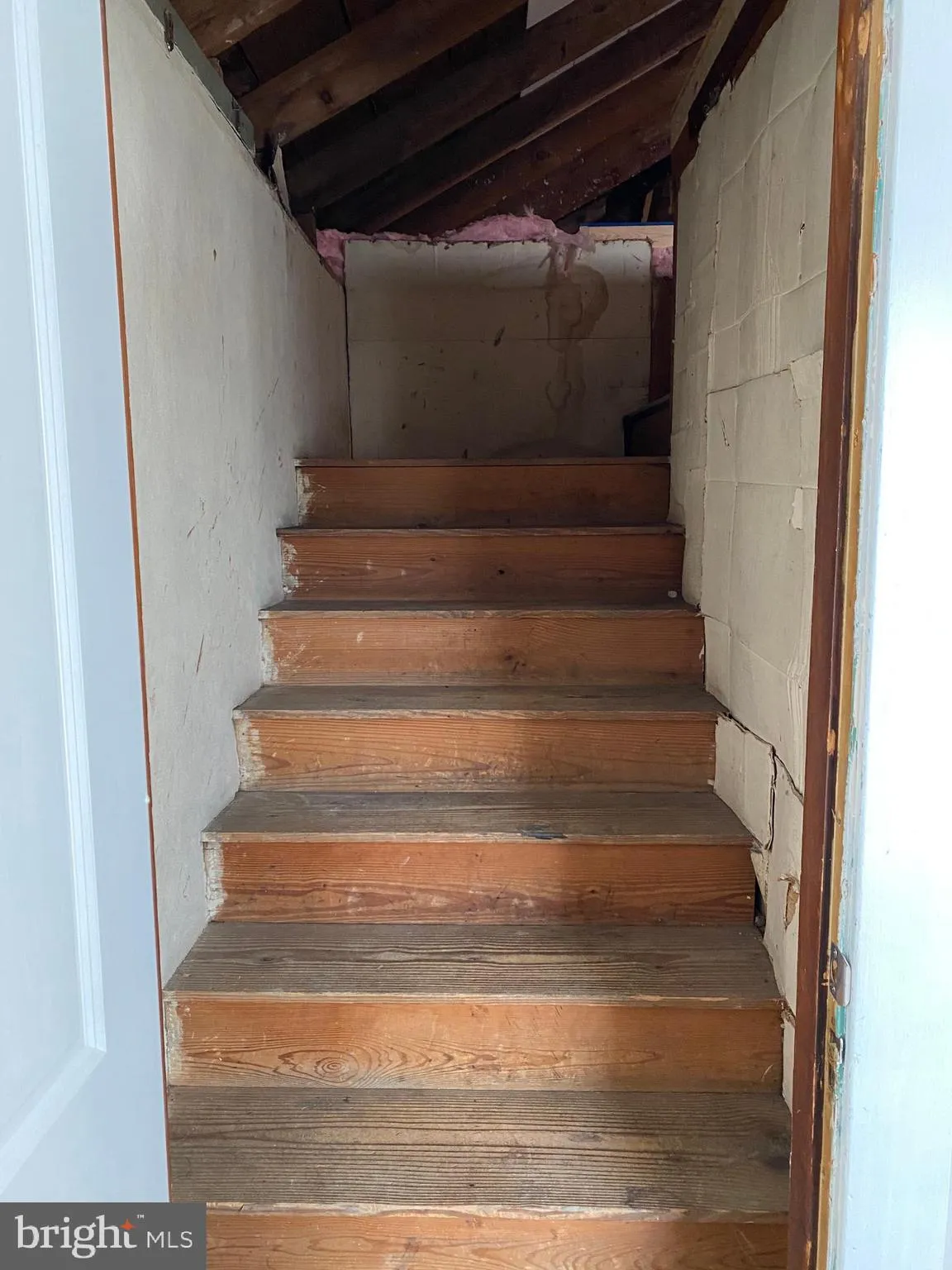 Winchester, Virginia 22601, United States, 4 Bedrooms Bedrooms, ,2 BathroomsBathrooms,Residential,Pending,23762