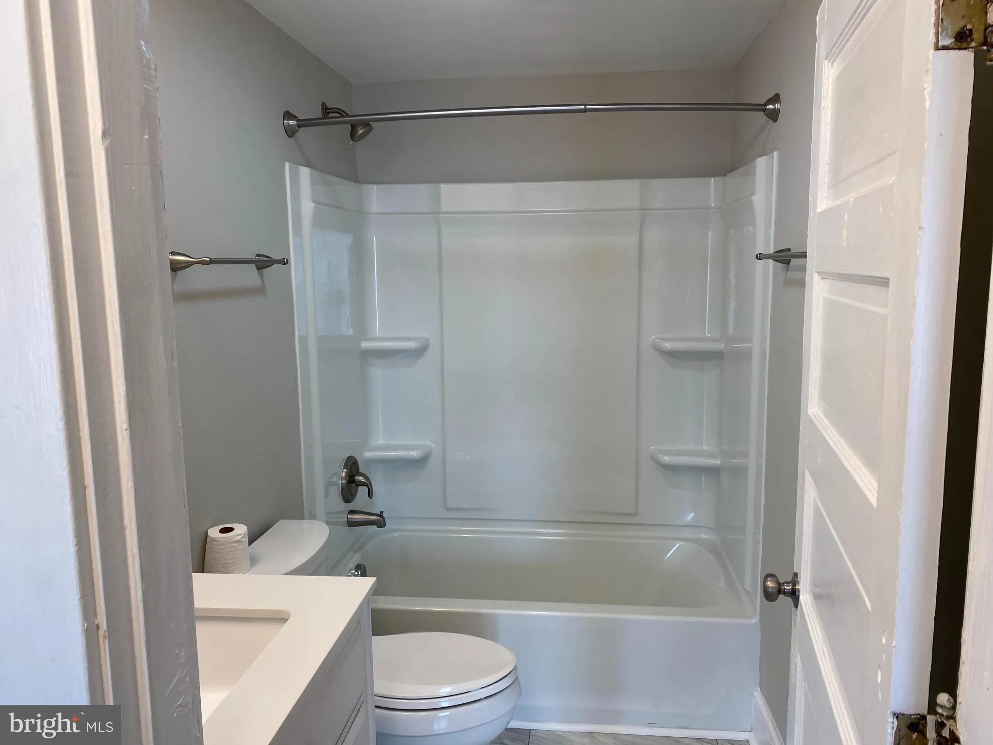 Winchester, Virginia 22601, United States, 4 Bedrooms Bedrooms, ,2 BathroomsBathrooms,Residential,Pending,23762