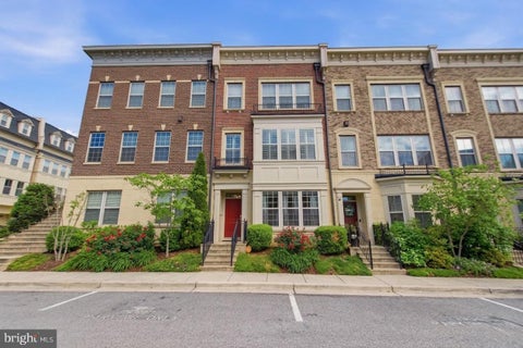 Townhouse For Sale - 703 Quayside Court #95<br/> OXON HILL, MD 20745