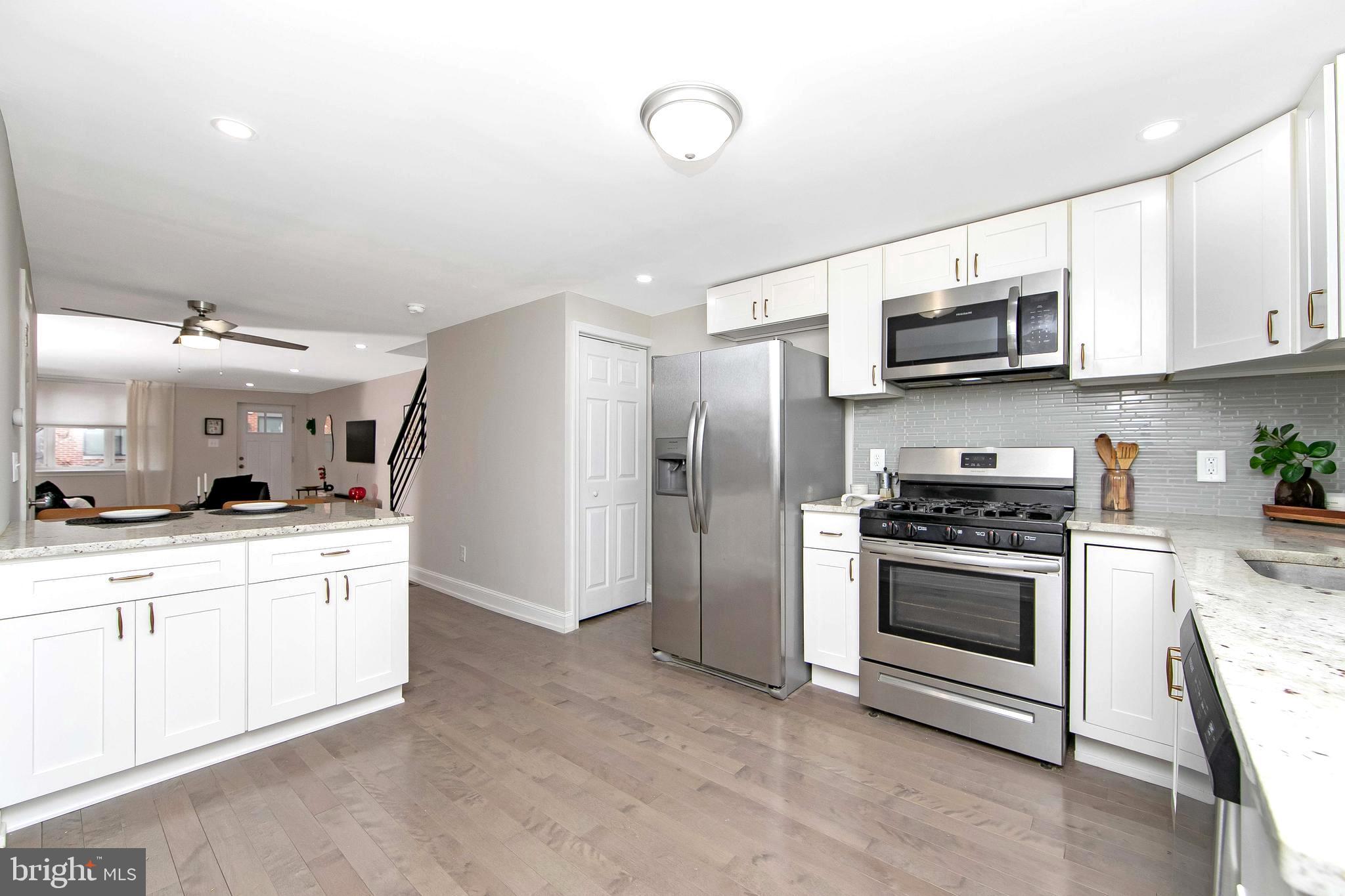 DICKENS SQ - Residential