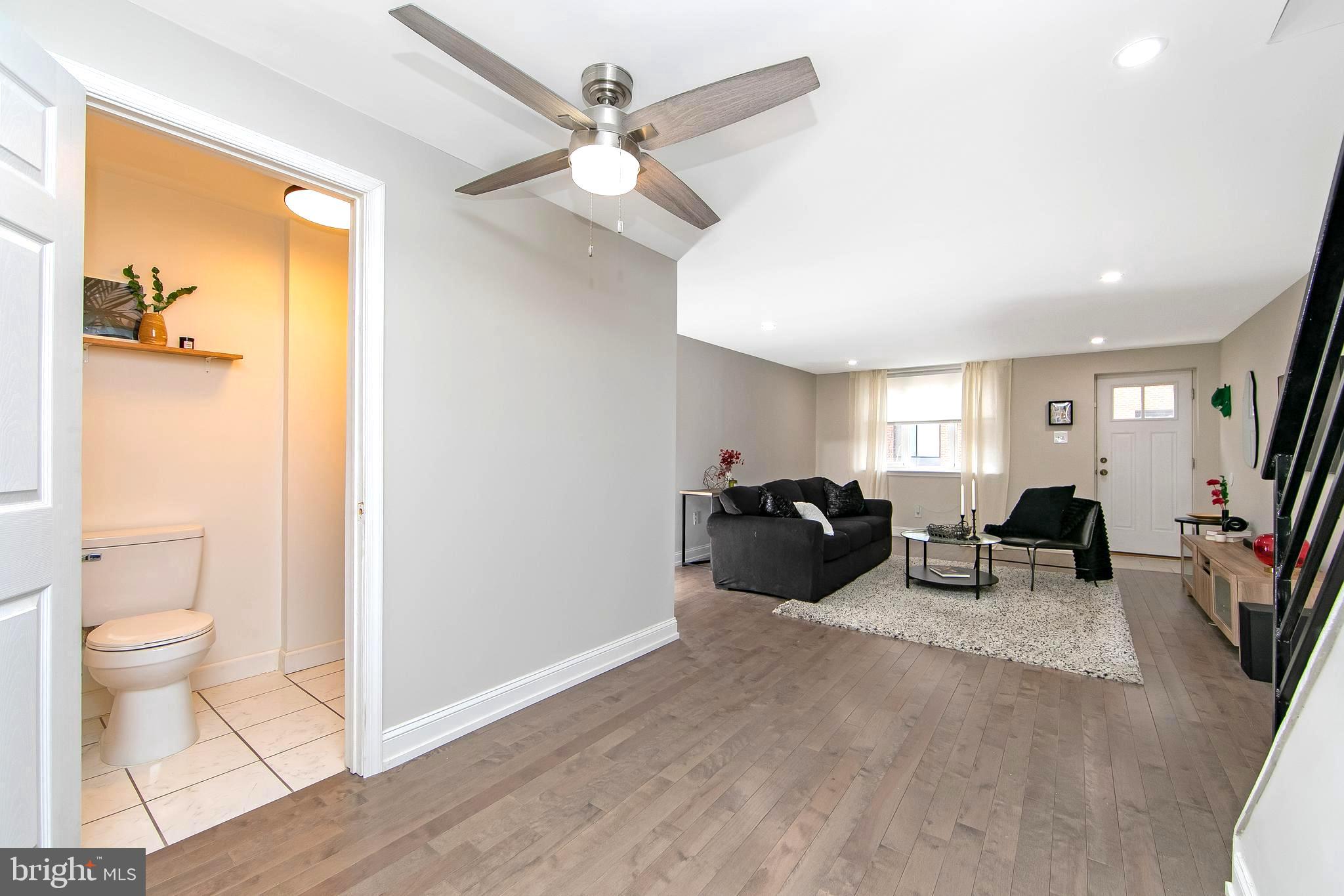 DICKENS SQ - Residential