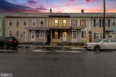 Townhouse For Sale - 1034 Guilford Street<br/> LEBANON, PA 17046