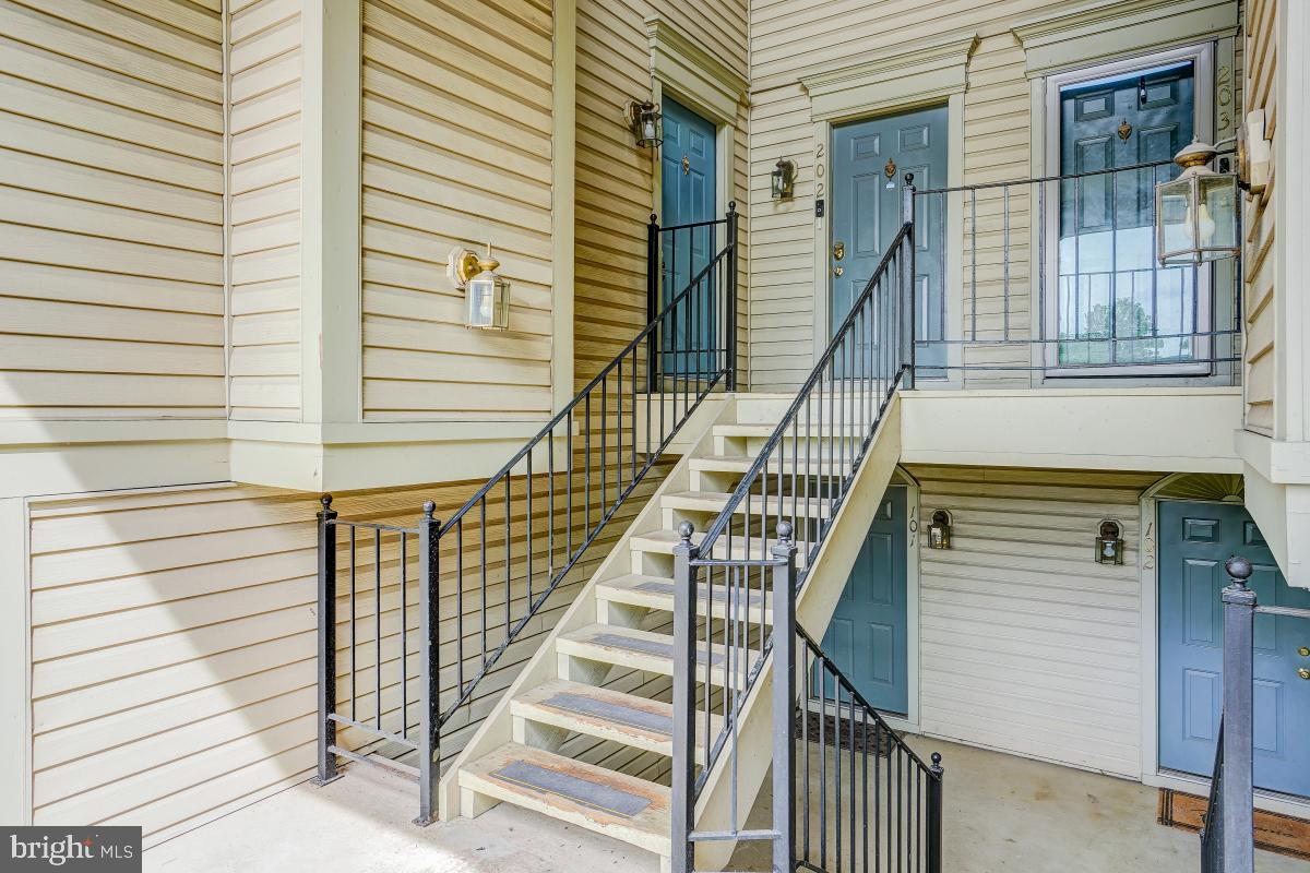 8064 STONEWALL BRIGADE COURT