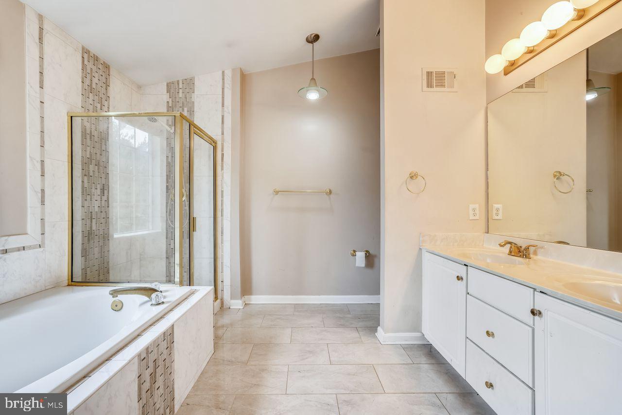 LONGMEAD - Residential Lease