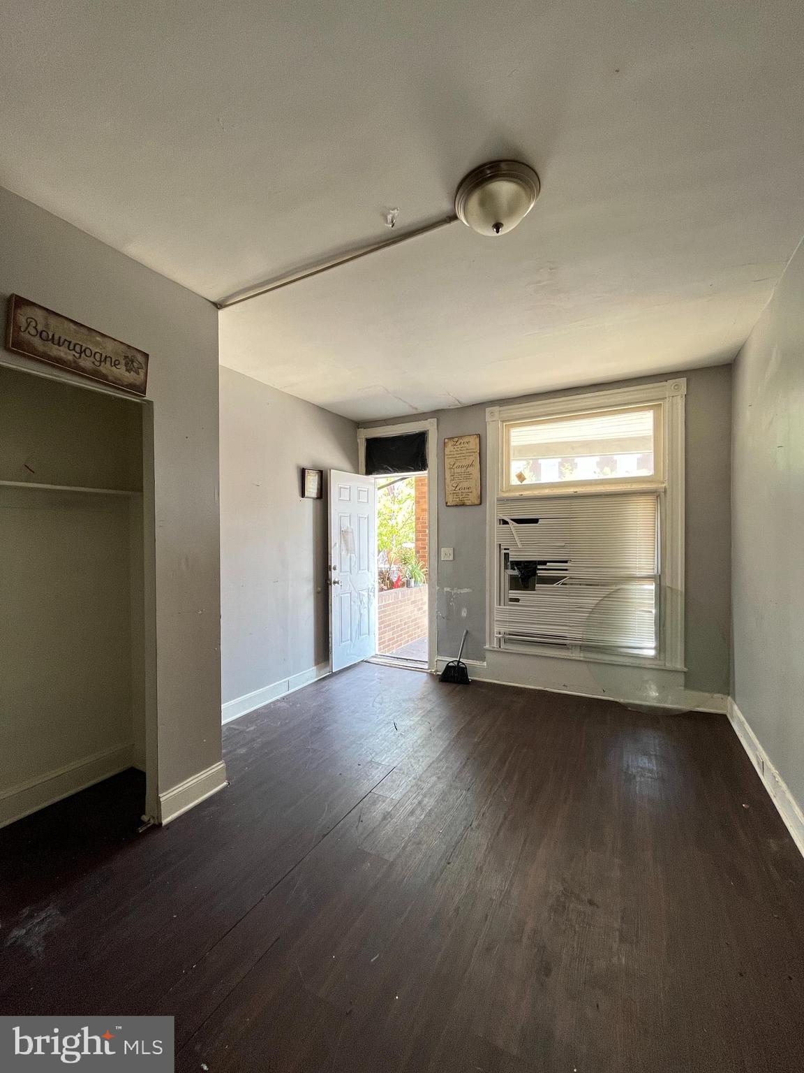 ELWOOD PARK - Residential