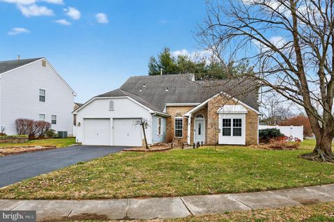 Photo of 44 Brook Dr, BURLINGTON, NJ 08016 (MLS # NJBL2103738)