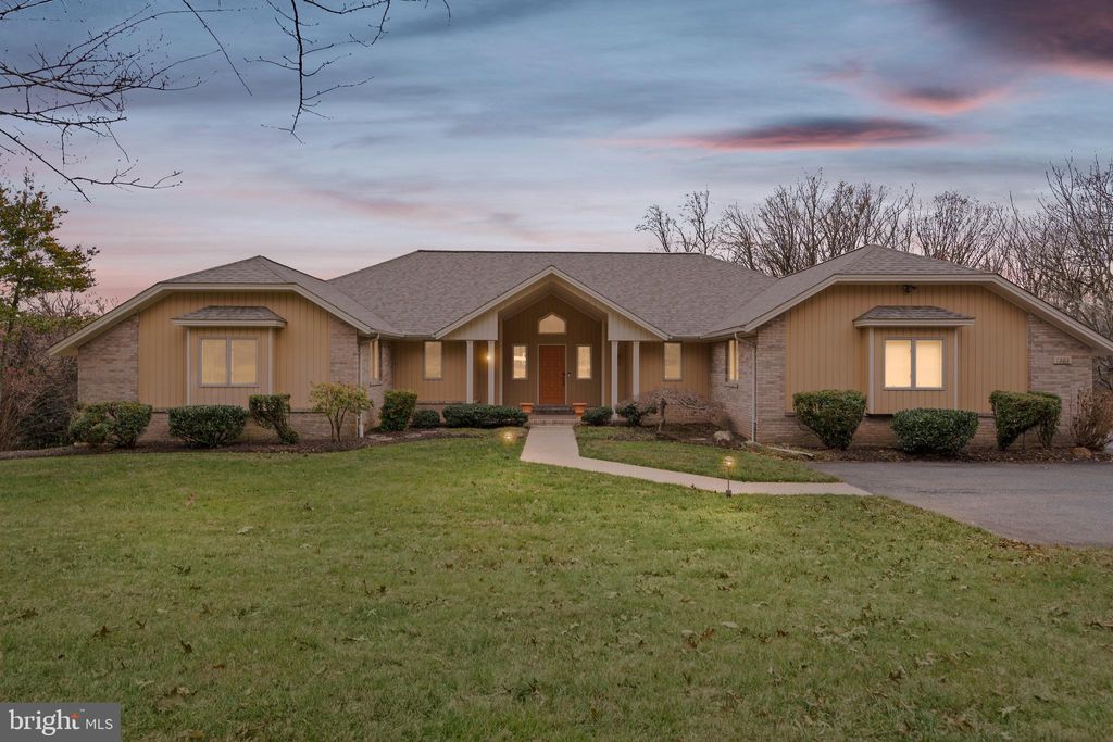 Photo of 7305 Longfield Drive, KINGSVILLE, MD 21087 (MLS # MDBC2147114)