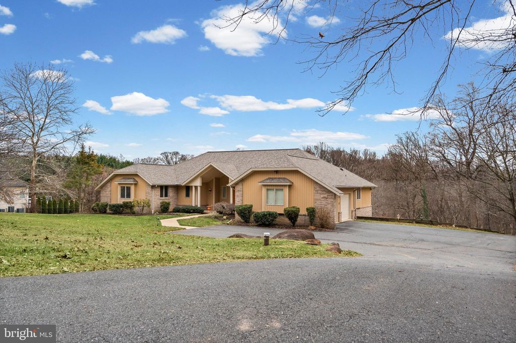 Photo of 7305 Longfield Drive, KINGSVILLE, MD 21087 (MLS # MDBC2147114)