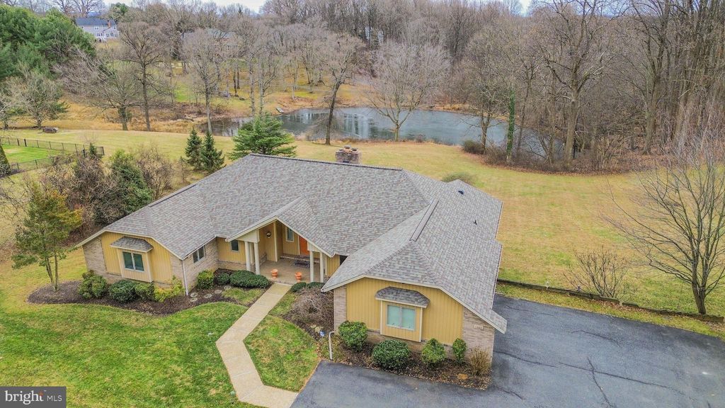 Photo of 7305 Longfield Drive, KINGSVILLE, MD 21087 (MLS # MDBC2147114)