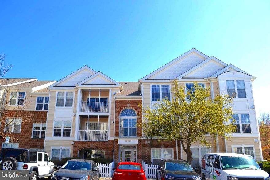 Spacious, bright condo unit with 3 bedrooms and 2 full bathrooms.  Brand new laminate floor and carpet.  Fresh paint.  Next to Milestone shopping center, including Wal-Mart, Wegmans, Bestbuy, Home Depot and Giant.  Close to I-270 and Route-355.