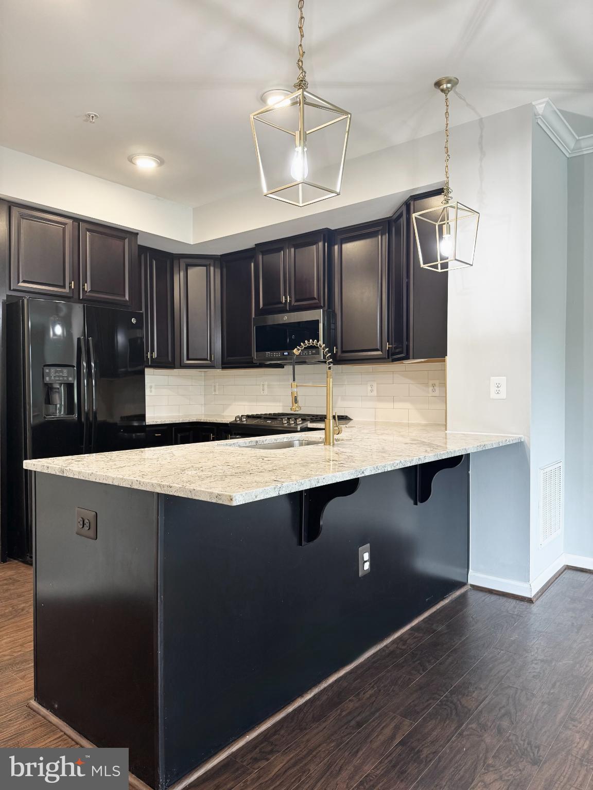 OAKDALE VILLAGE - Residential Lease