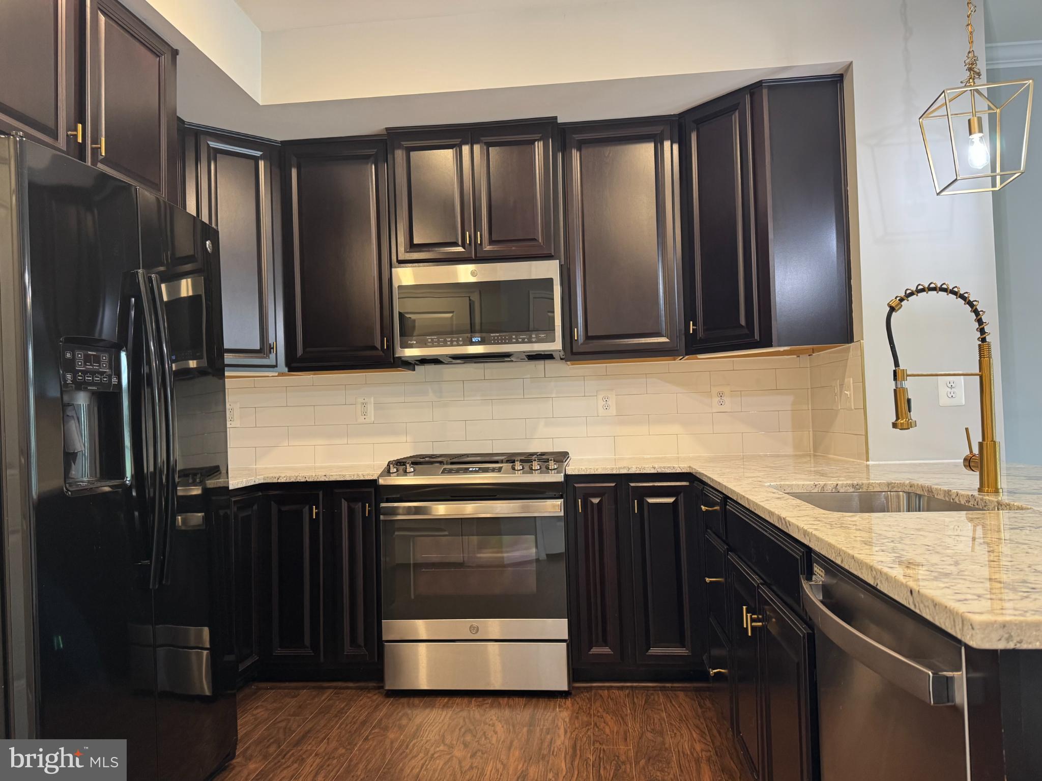 OAKDALE VILLAGE - Residential Lease