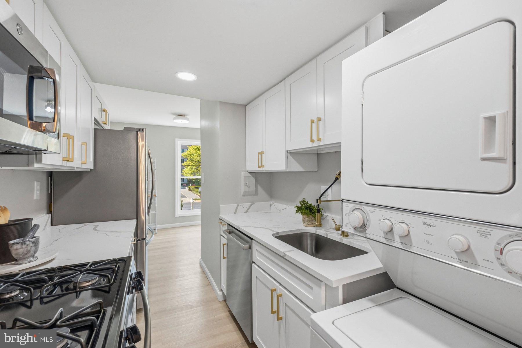 WOODSIDE VILLAGE - Residential