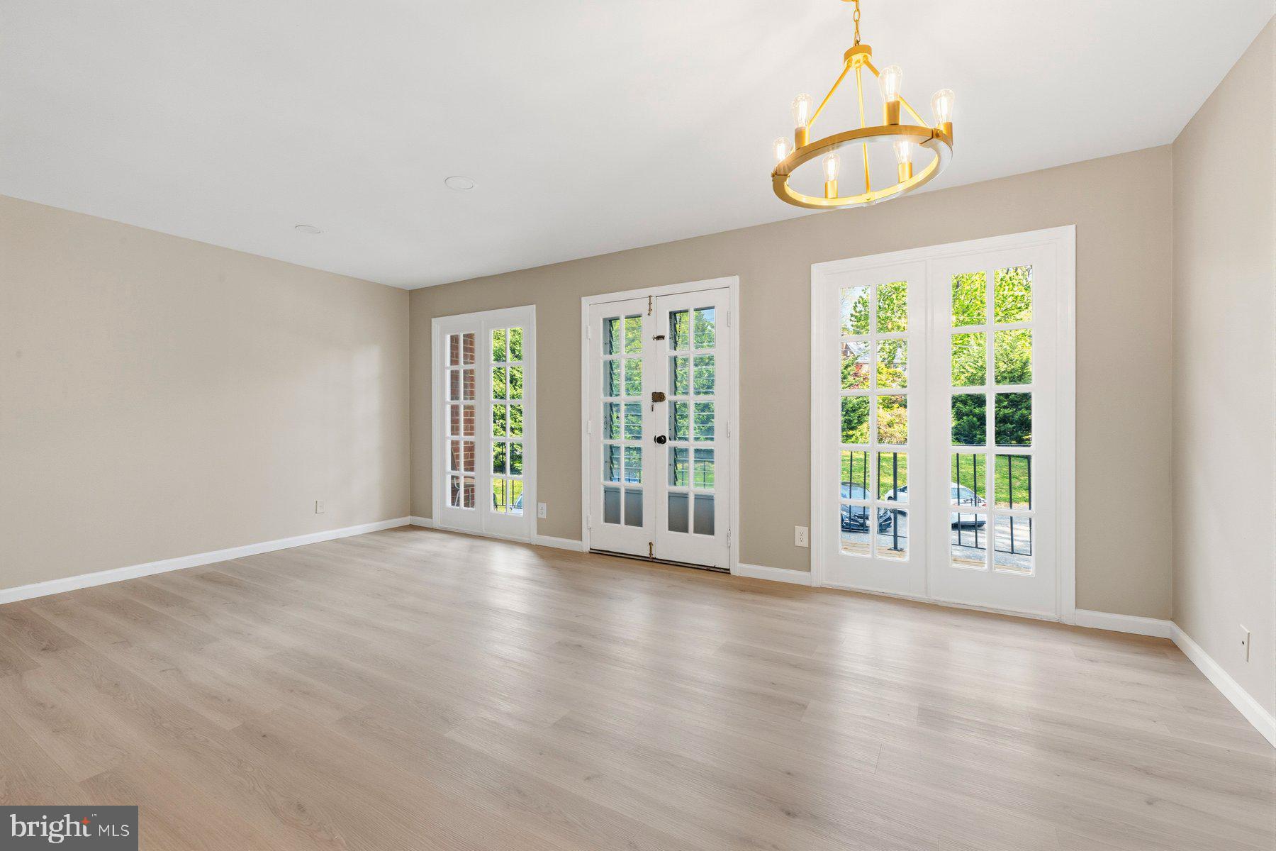 WOODSIDE VILLAGE - Residential