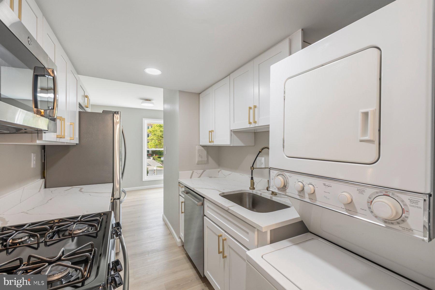 WOODSIDE VILLAGE - Residential