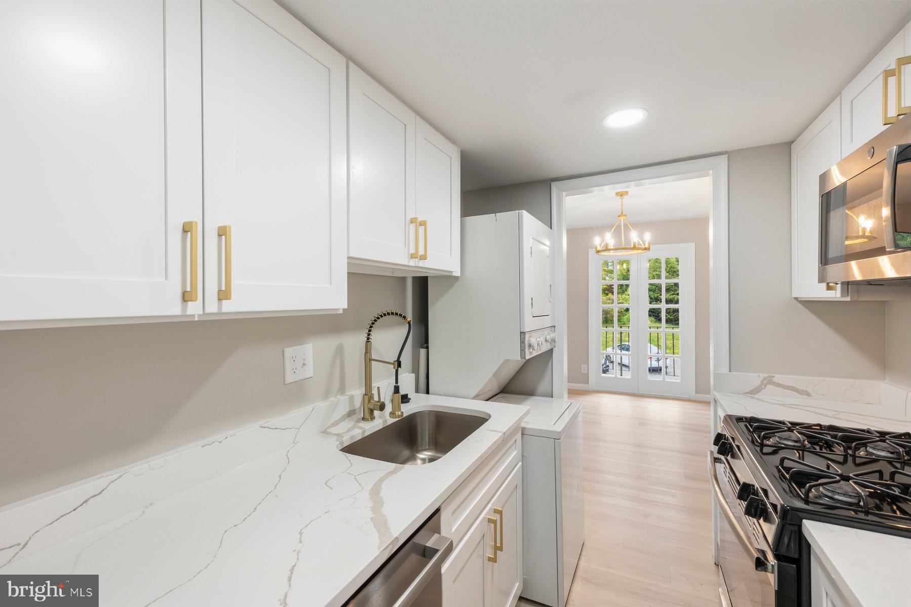 WOODSIDE VILLAGE - Residential