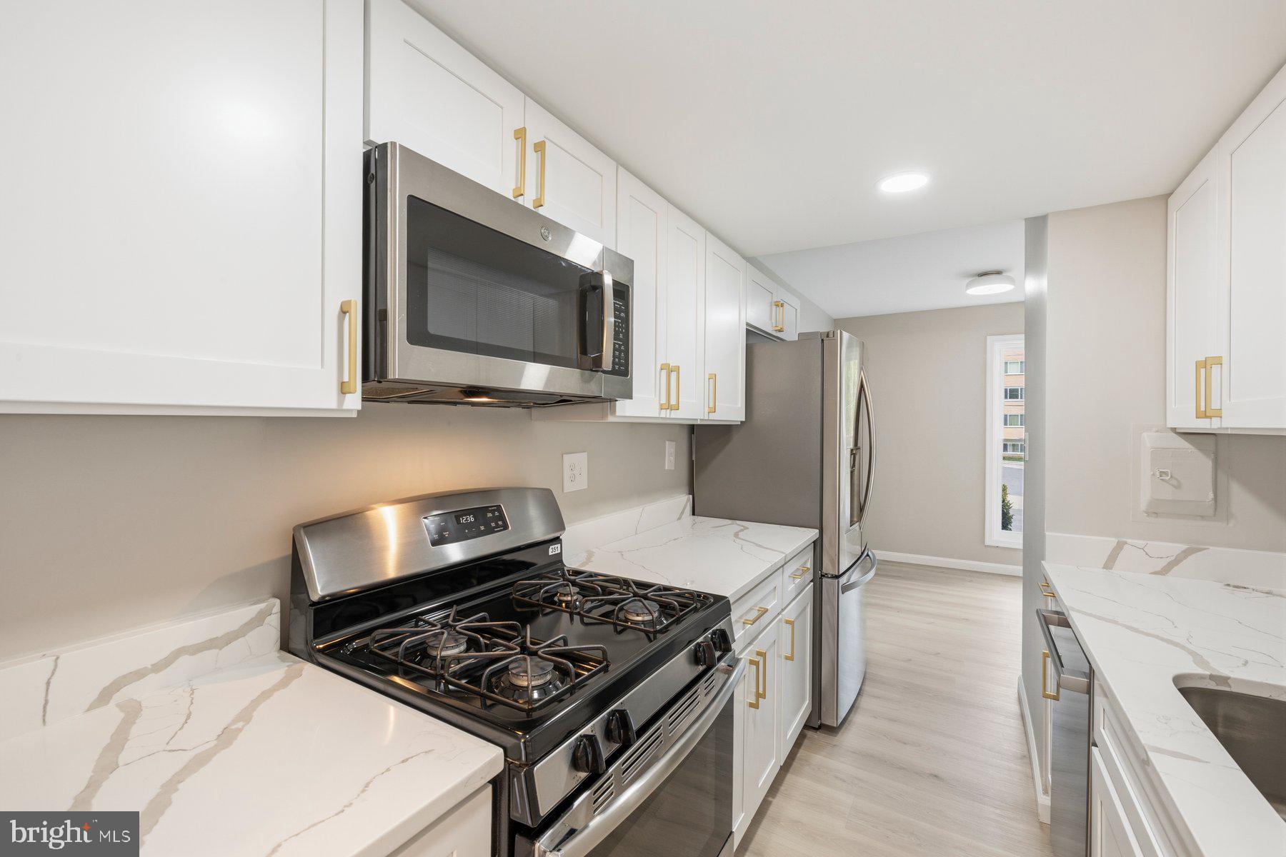 WOODSIDE VILLAGE - Residential