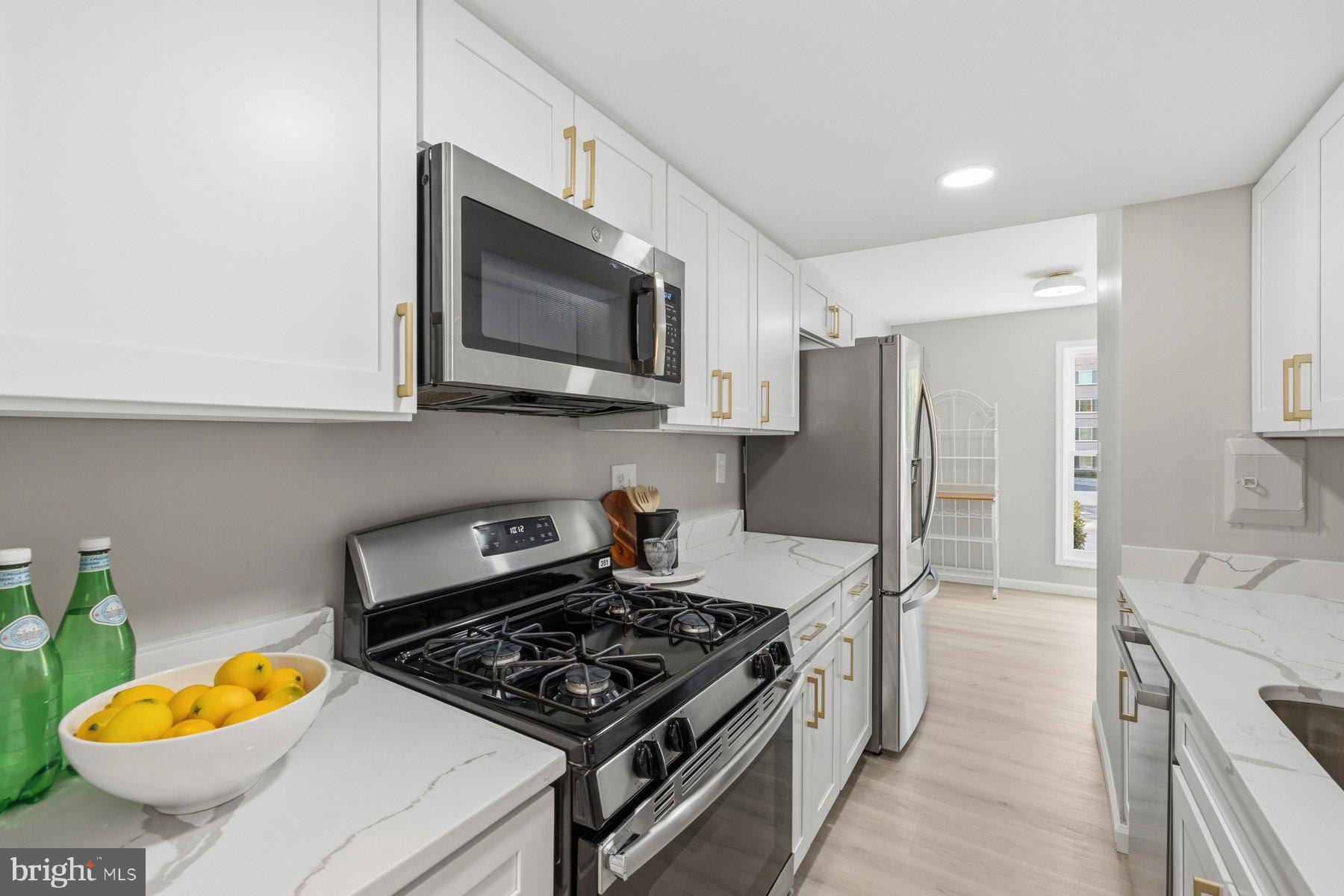 WOODSIDE VILLAGE - Residential