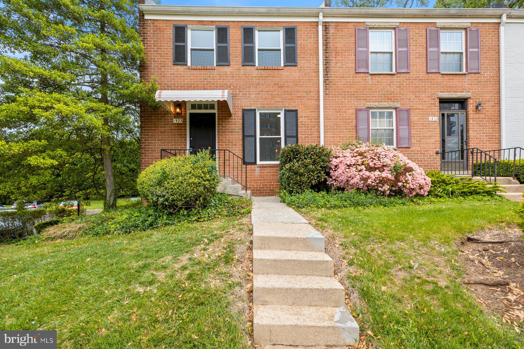 WOODSIDE VILLAGE - Residential