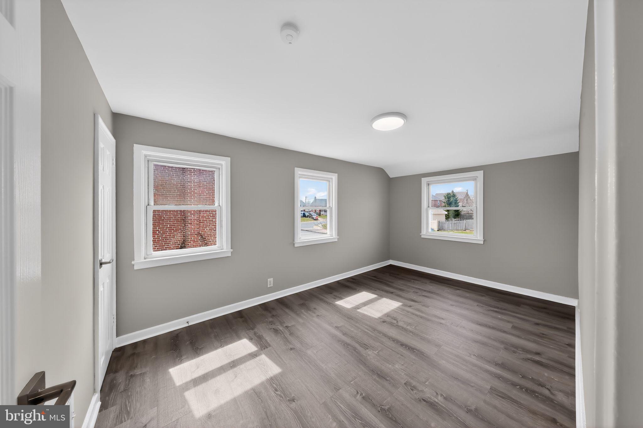 COLLINS PARK - Residential