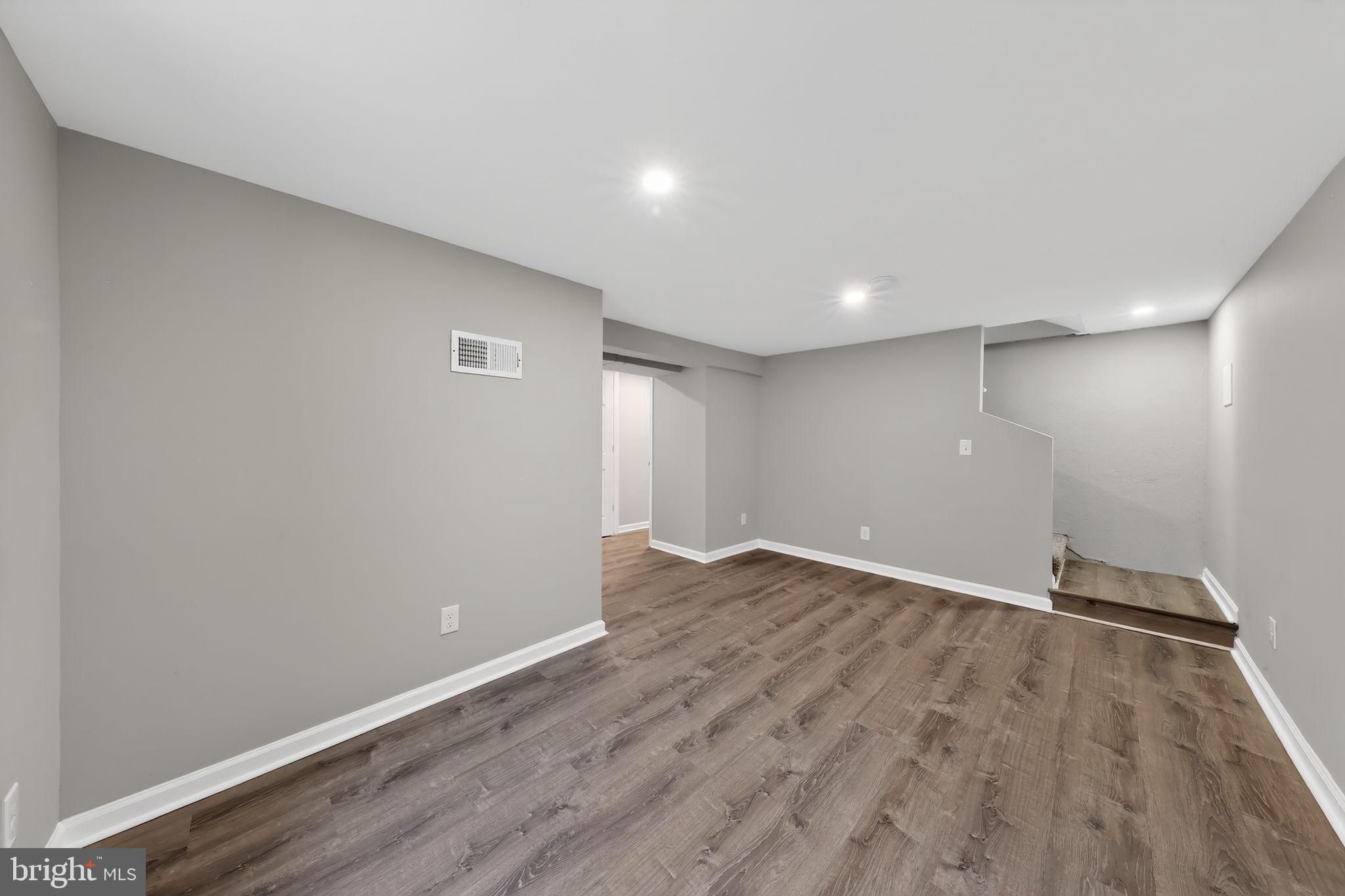 COLLINS PARK - Residential