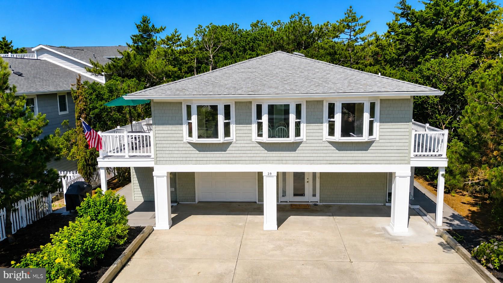 39 DUNE ROAD