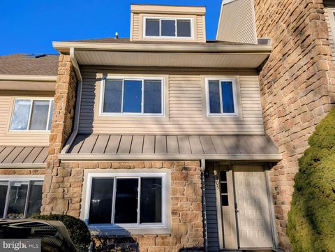 Photo of 305 Paddock Drive, CHESTERBROOK, PA 19087 (MLS # PACT2114894)