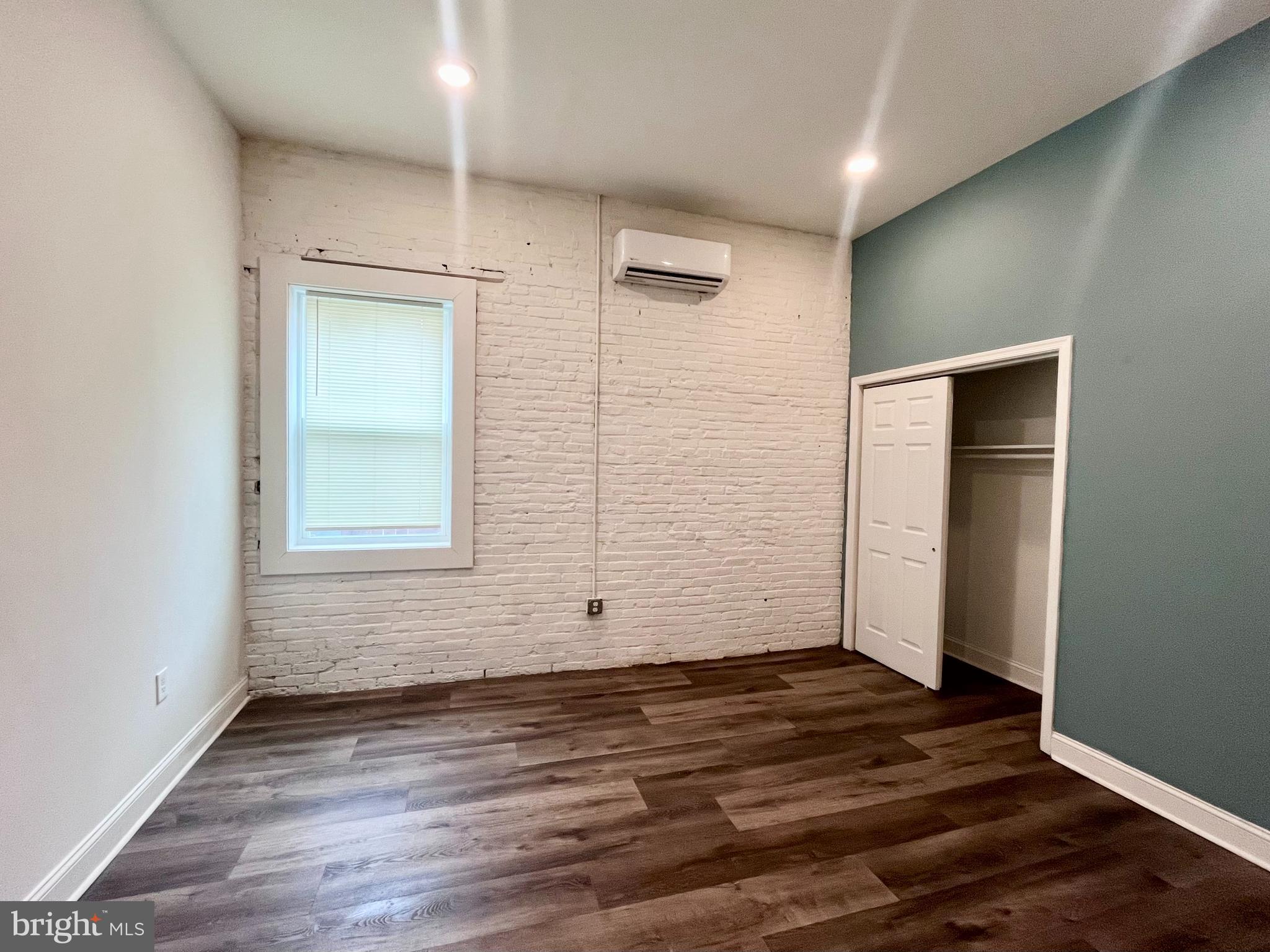 PORT RICHMOND - Residential Lease