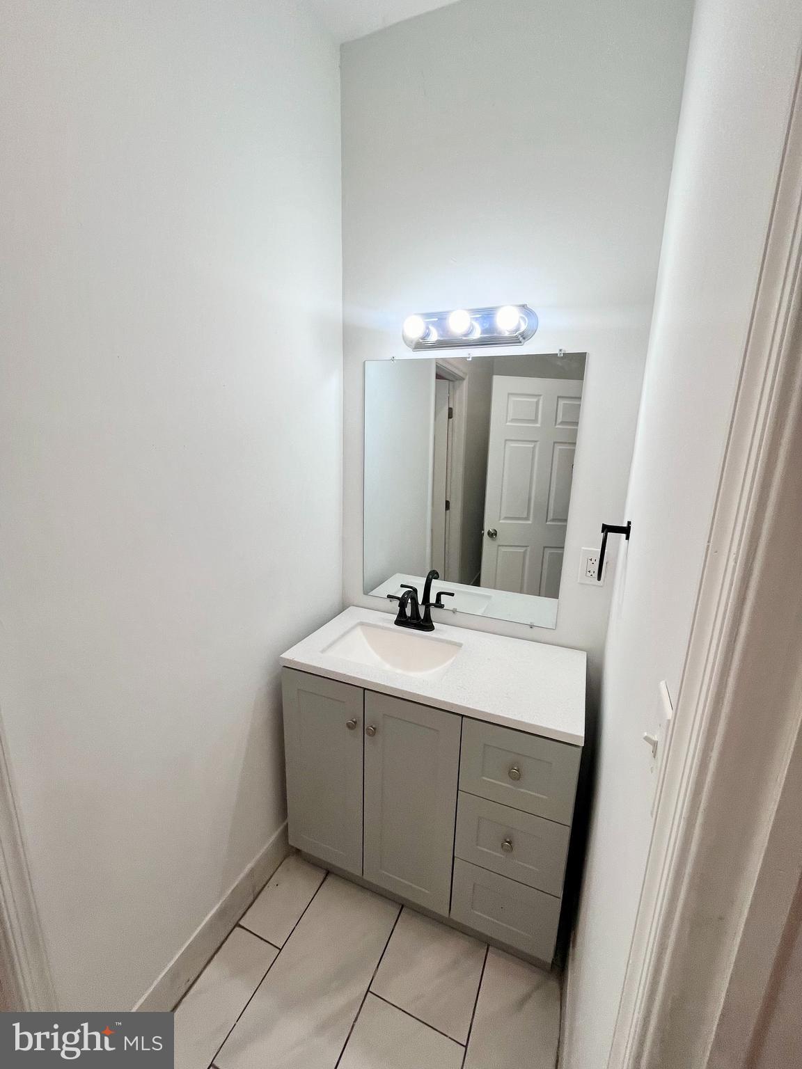 PORT RICHMOND - Residential Lease