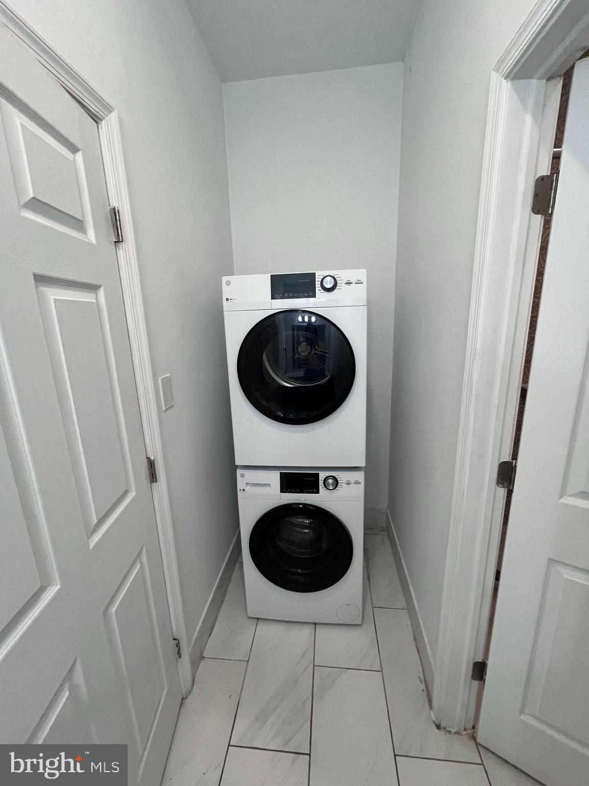 PORT RICHMOND - Residential Lease