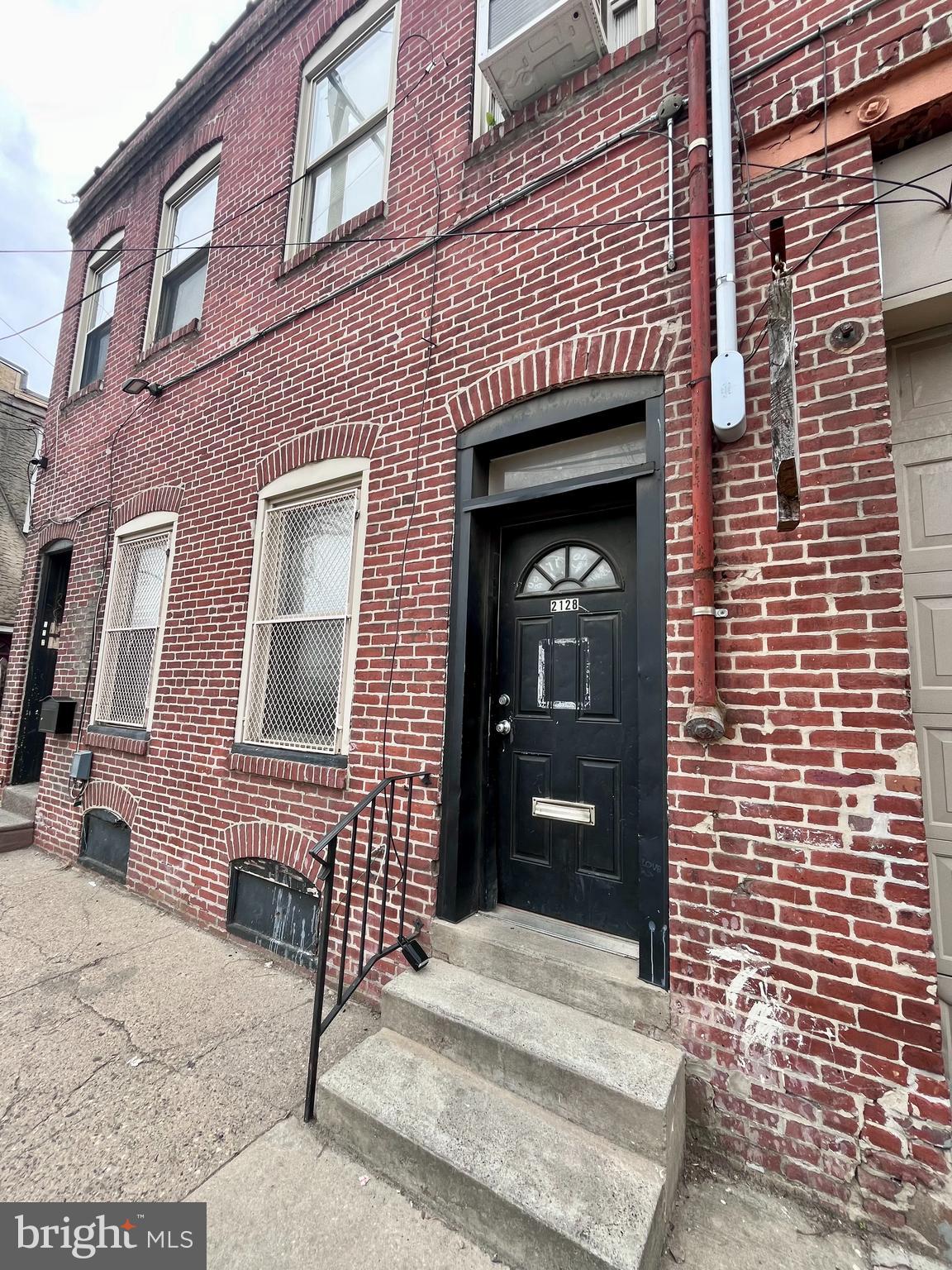 PORT RICHMOND - Residential Lease
