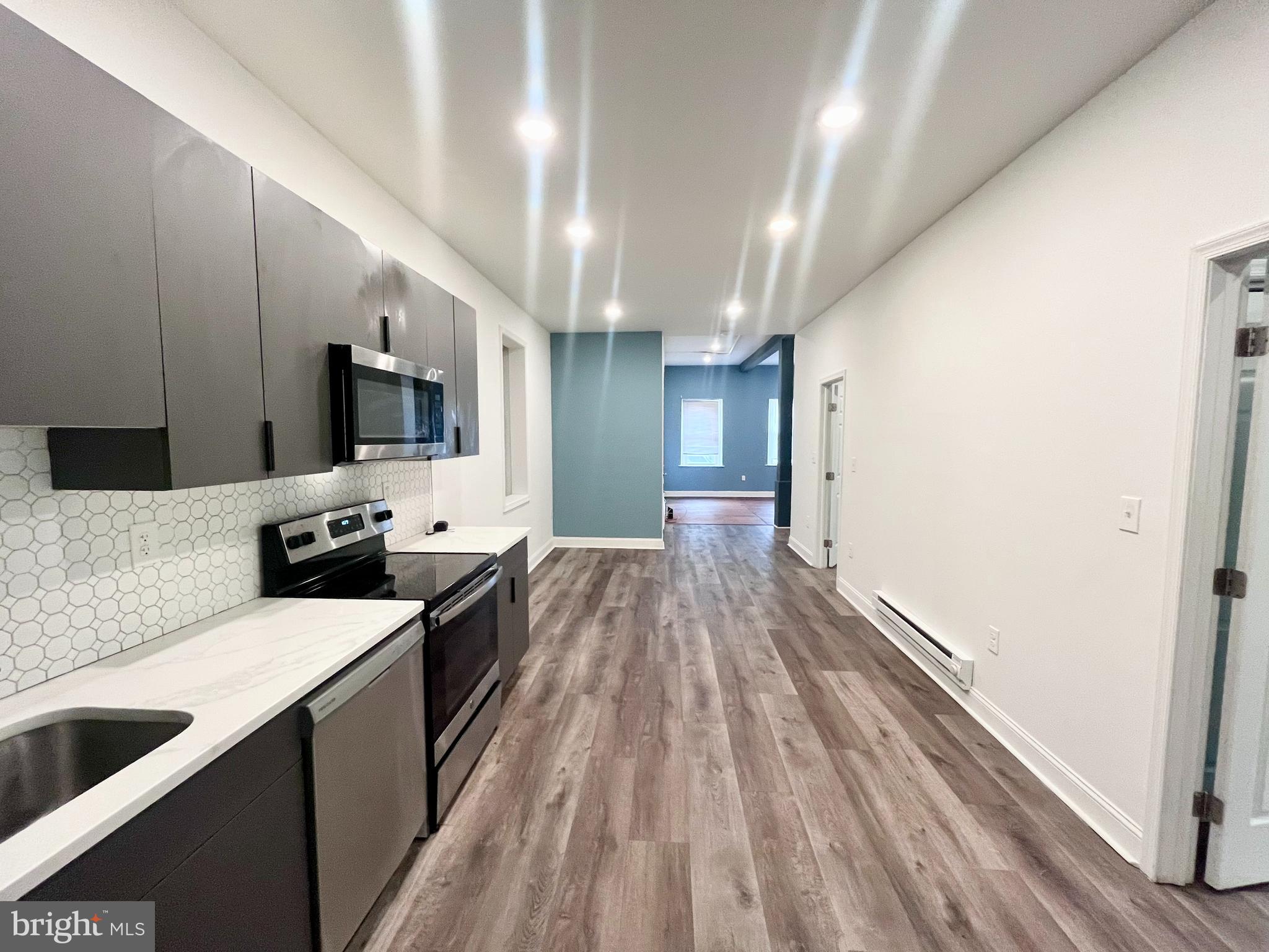 PORT RICHMOND - Residential Lease