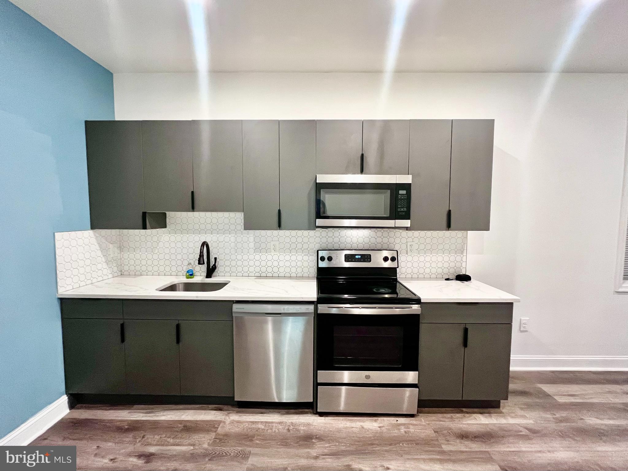 PORT RICHMOND - Residential Lease