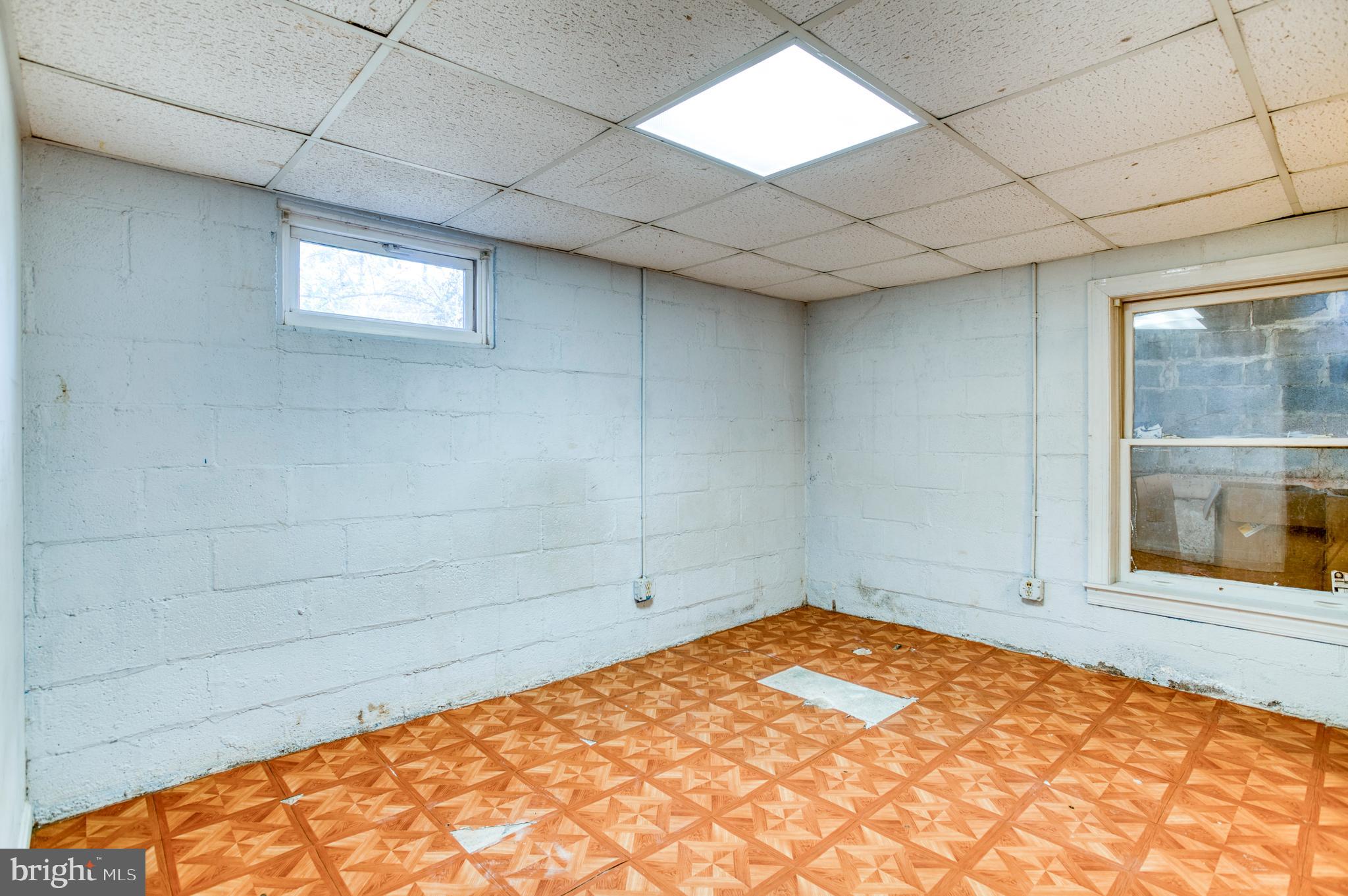 SAUNDERS - Residential