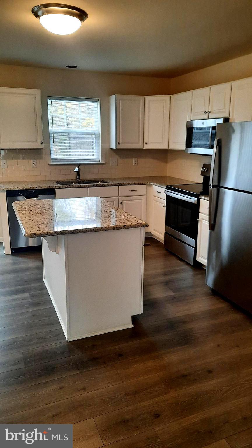 ADMIRALS QUAY - Residential Lease