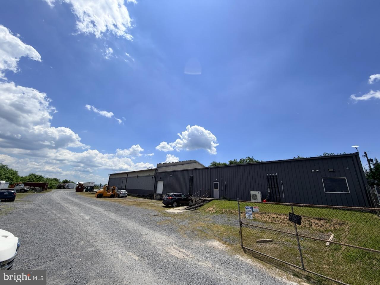 186 WINCREST DRIVE