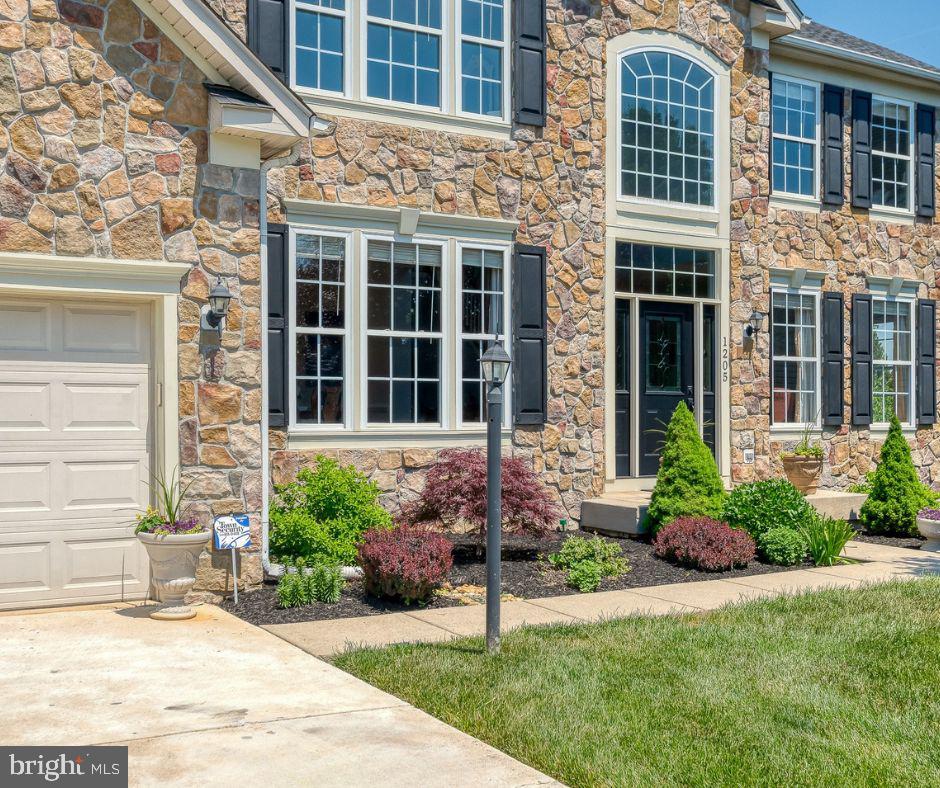 1205 BRIAR POST COURT
