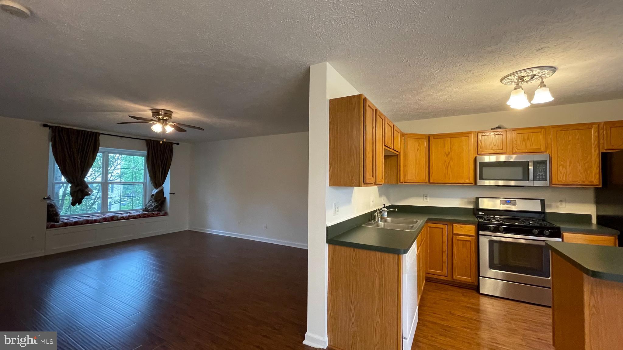 CHARLESTOWN COMMONS - Residential Lease