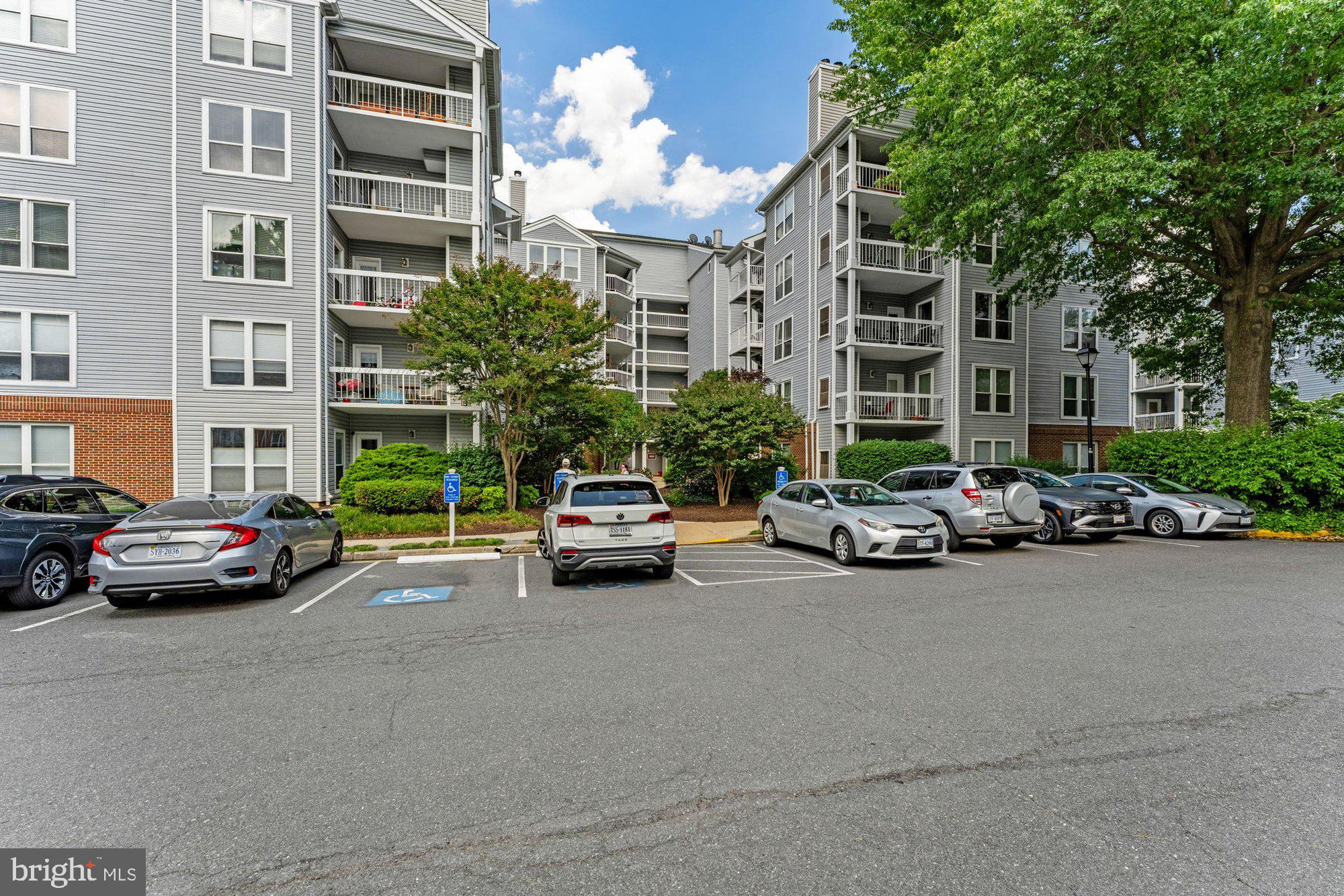 FOUR WINDS AT OAKTON - Residential