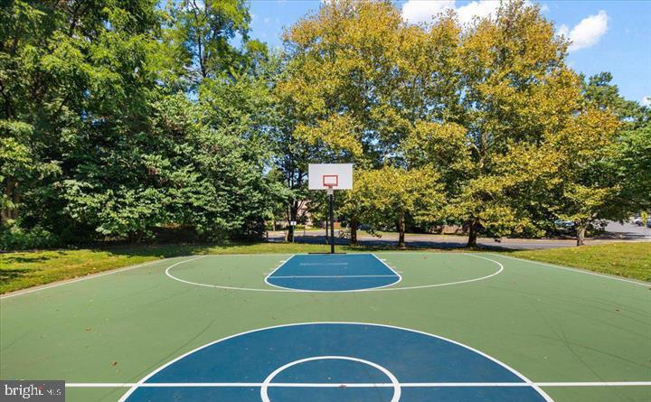 FOUR WINDS AT OAKTON - Residential